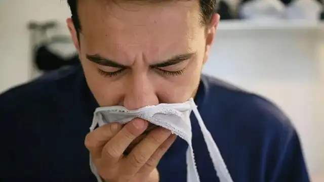 Perché gli uomini sono eccitati dall’odore delle mutandine femminili? Fatti su un feticcio molto diffuso